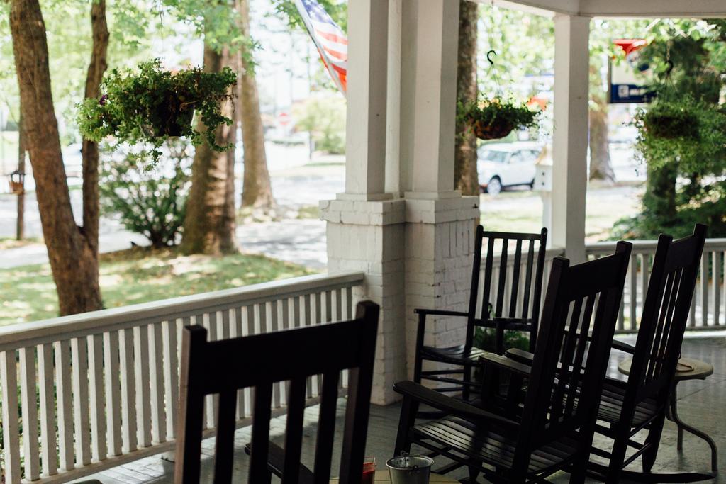 The Charleston Inn Hendersonville Nc Extérieur photo