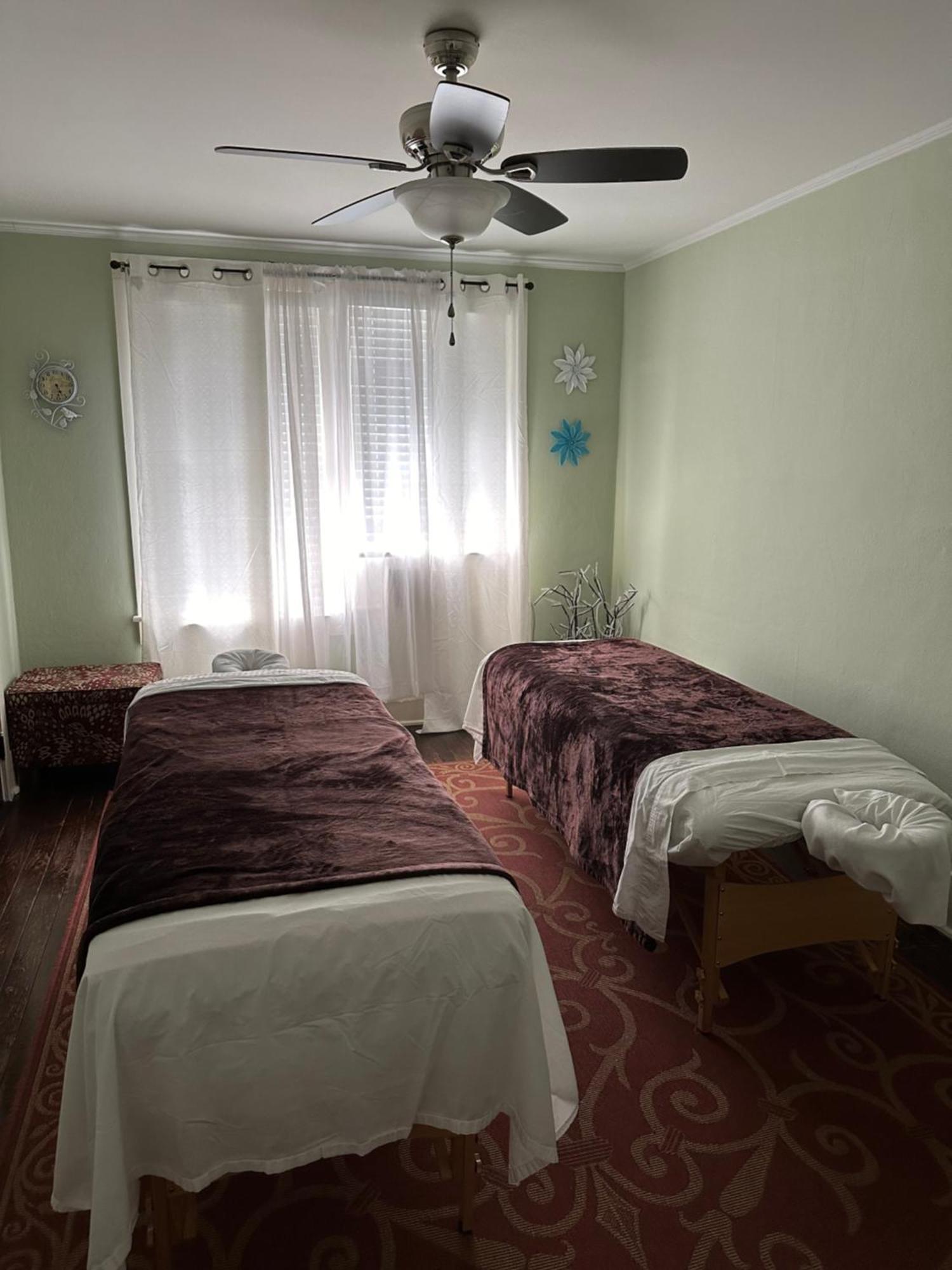 The Charleston Inn Hendersonville Nc Extérieur photo