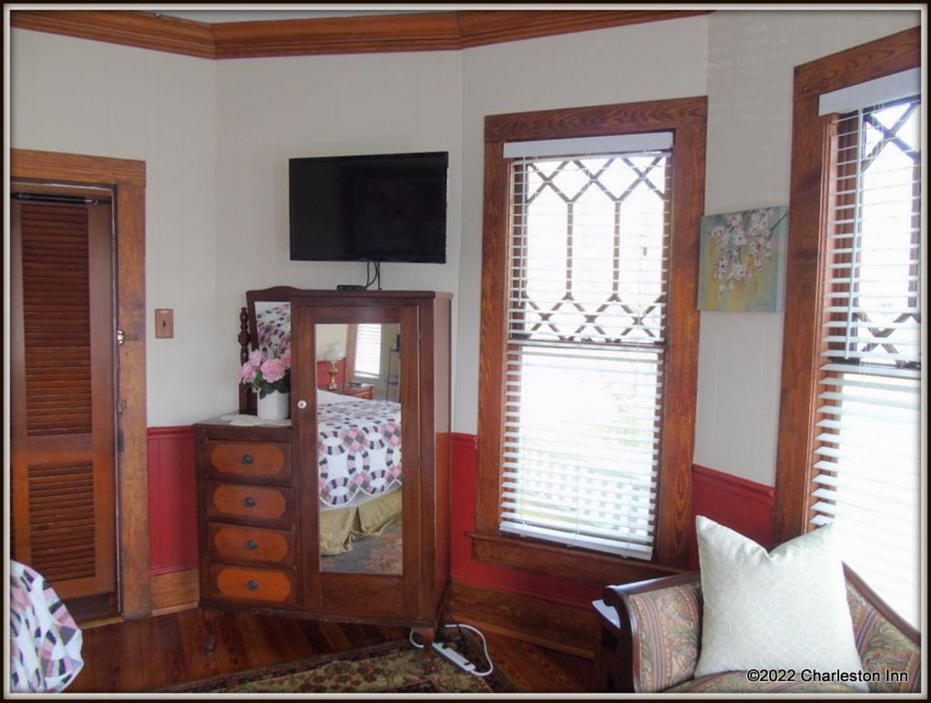 The Charleston Inn Hendersonville Nc Extérieur photo