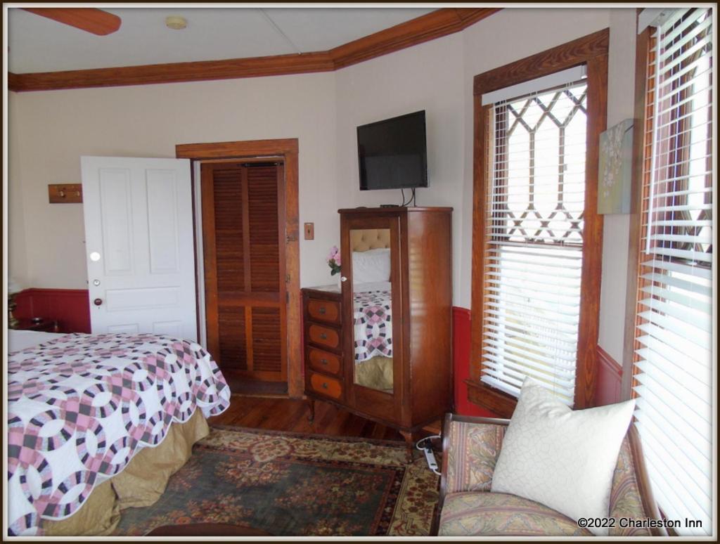 The Charleston Inn Hendersonville Nc Extérieur photo