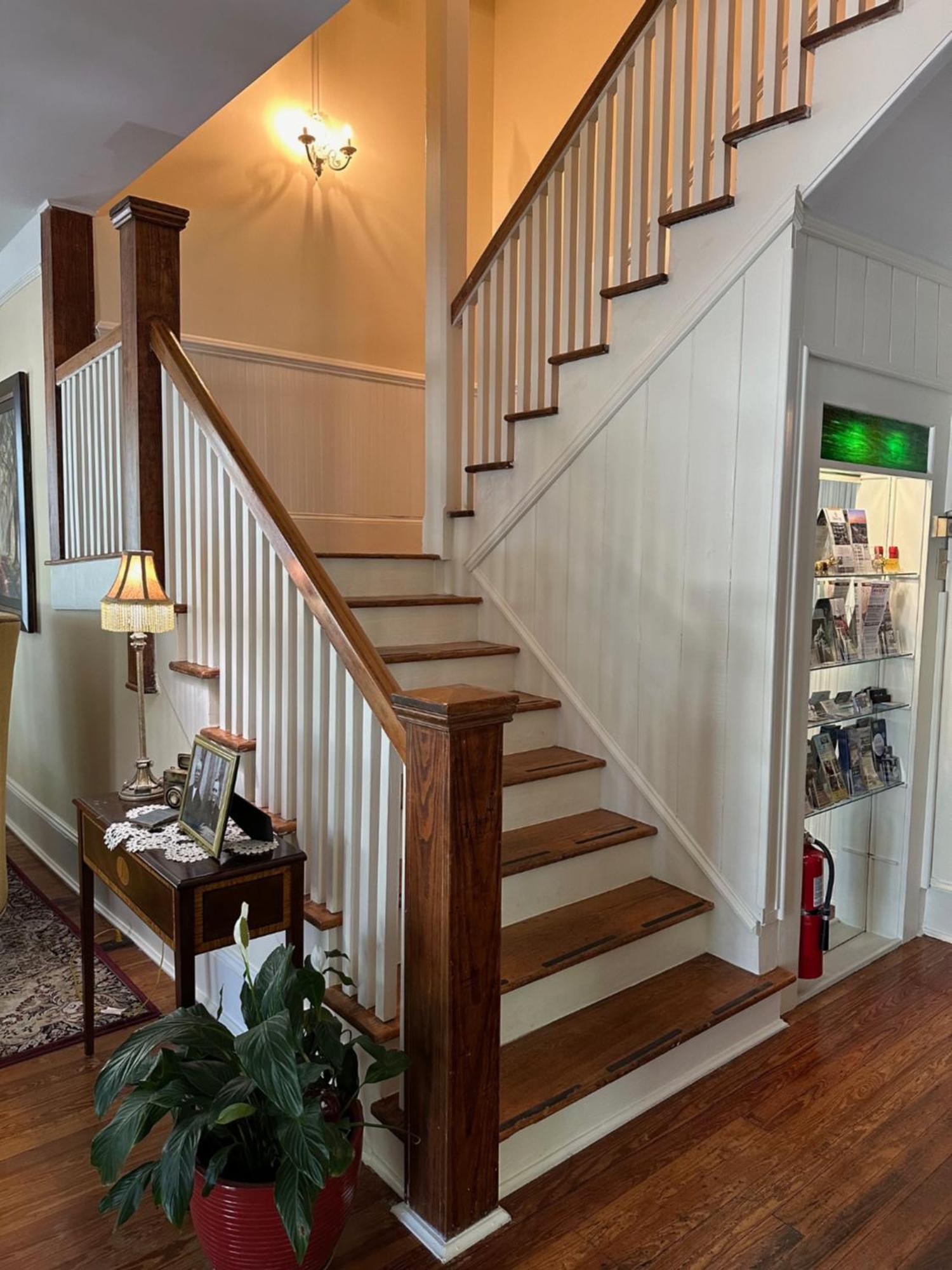 The Charleston Inn Hendersonville Nc Extérieur photo