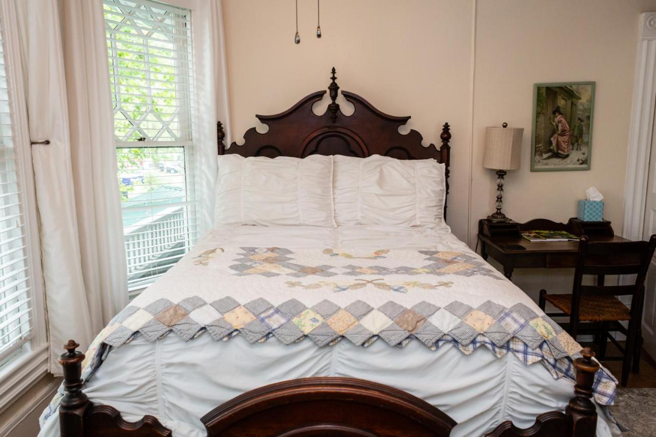 The Charleston Inn Hendersonville Nc Extérieur photo