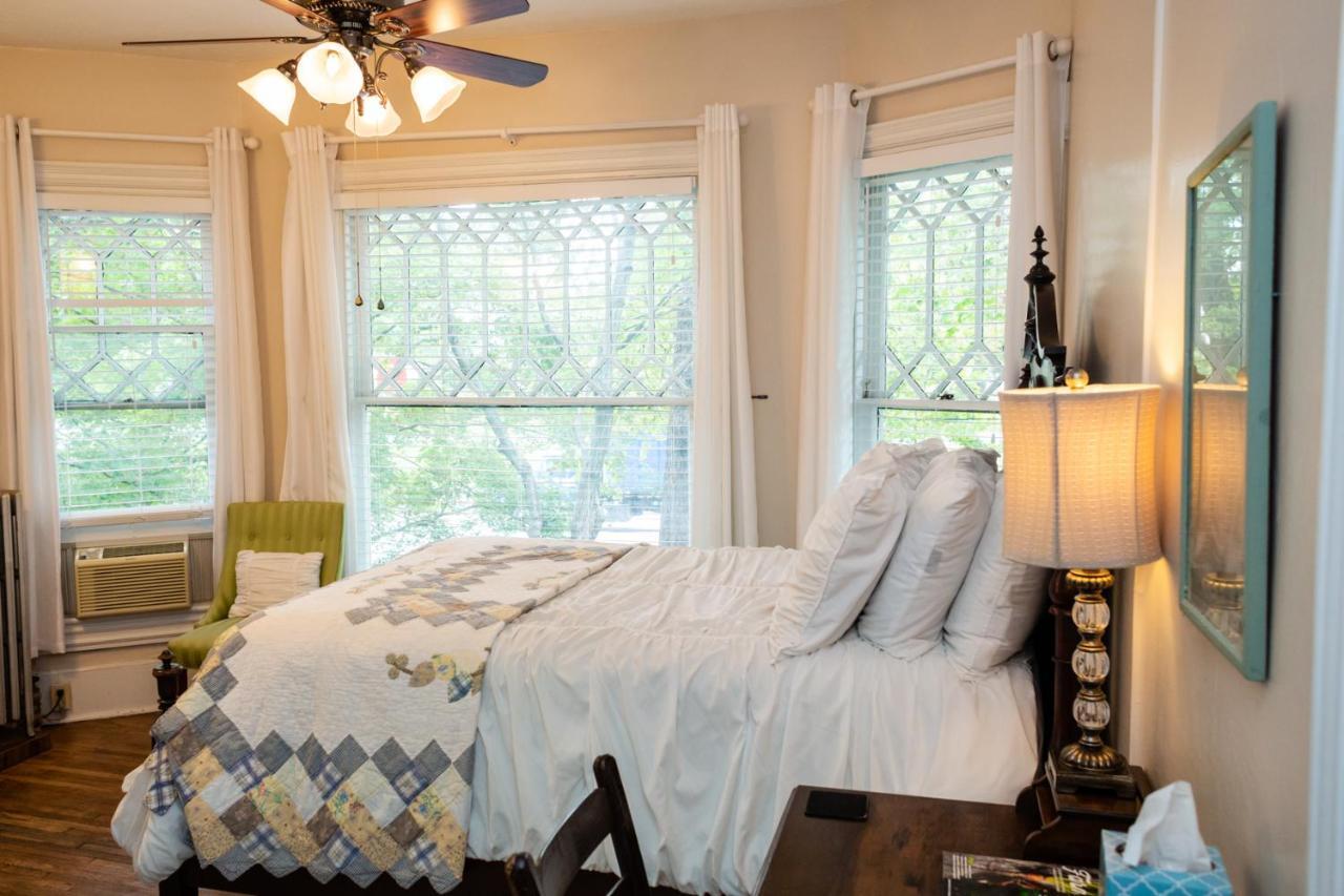 The Charleston Inn Hendersonville Nc Extérieur photo
